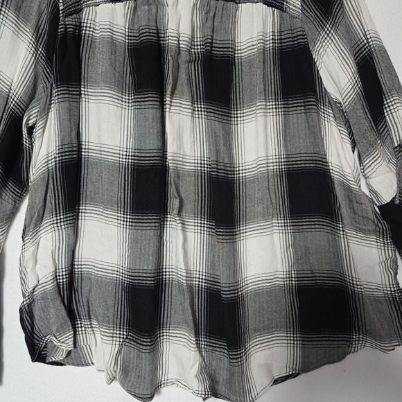 Lane Bryant Womens Black White Plaid Bell Sleeve Smocked Neck Tunic Top 22 Boho - Picture 3 of 8